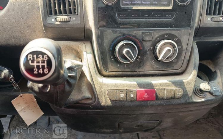 PEUGEOT BOXER III Phase 3 L2H2 2.2 BlueHDi 16V 165 cv – DIESEL – 60733 KMS – ANNEE 2021 BLANC FX-869-ZY