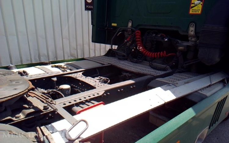 MERCEDES ACTROS 1845 – 4X2 – PTAC 19T –  FY-444-HP