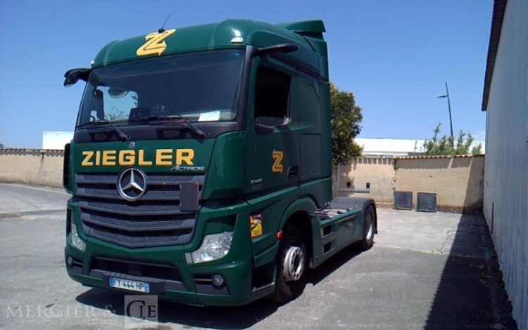 MERCEDES ACTROS 1845 – 4X2 – PTAC 19T –  FY-444-HP