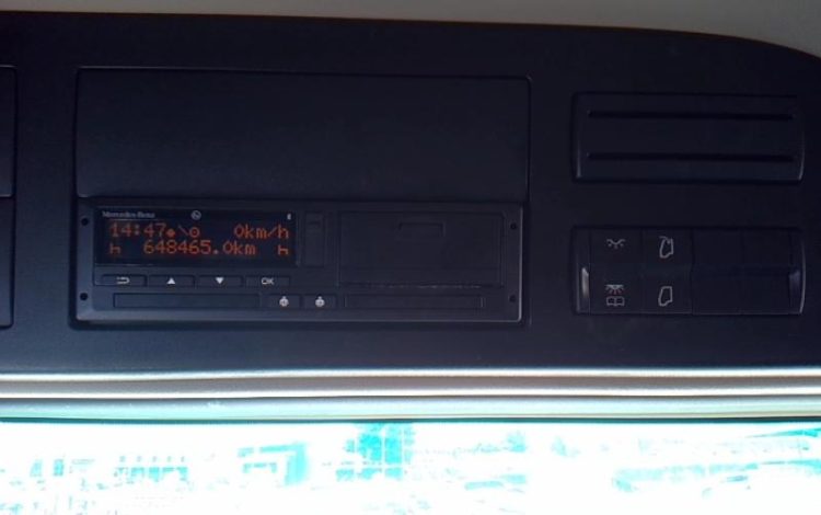 MERCEDES ACTROS 1845 – 4X2 – PTAC 19T –  FY-444-HP
