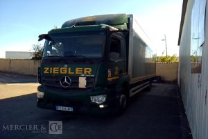MERCEDES ACTROS 1833 PORTEUR CAISSE HAYON – 4X2 – PTAC 19T  FZ-214-AF