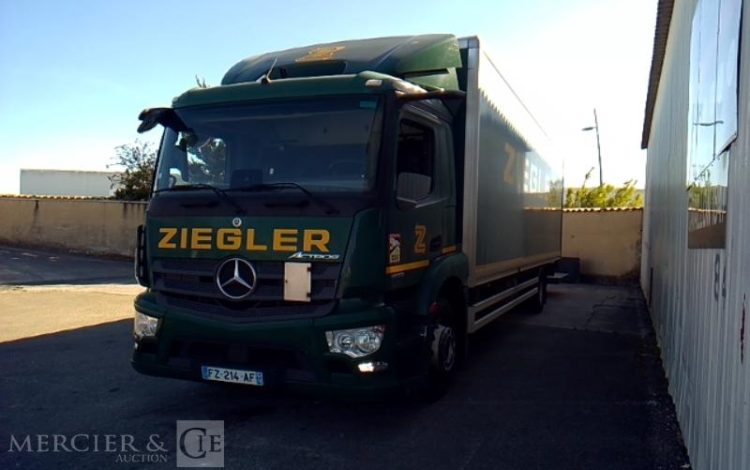 MERCEDES ACTROS 1833 PORTEUR CAISSE HAYON – 4X2 – PTAC 19T  FZ-214-AF