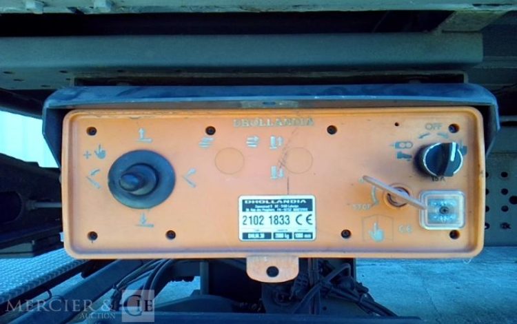 MERCEDES ACTROS 1833 PORTEUR CAISSE HAYON – 4X2 – PTAC 19T  FZ-214-AF