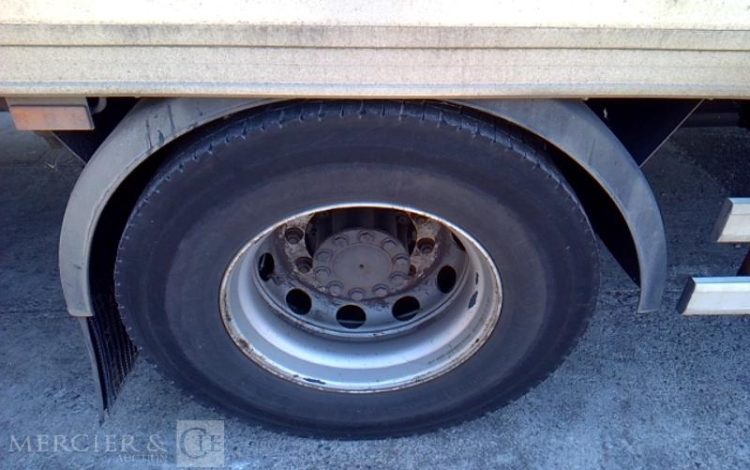 MERCEDES ACTROS 1833 PORTEUR CAISSE HAYON – 4X2 – PTAC 19T  FZ-214-AF