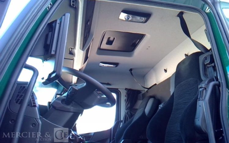 MERCEDES ACTROS 1833 PORTEUR CAISSE HAYON – 4X2 – PTAC 19T  FZ-214-AF