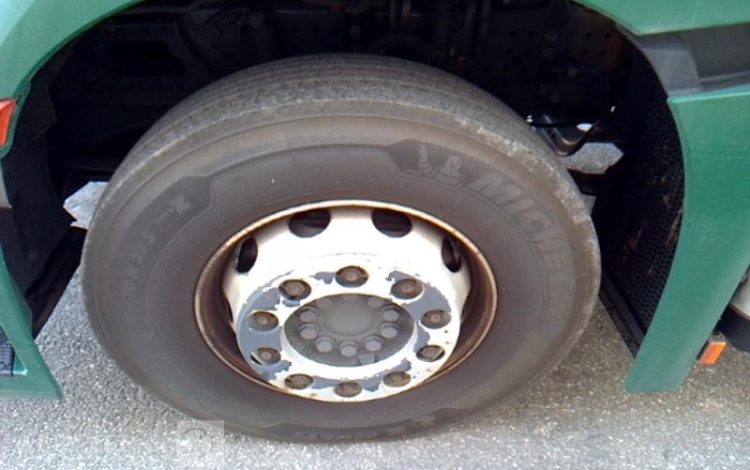 MERCEDES ACTROS 1833 PORTEUR CAISSE HAYON – 4X2 – PTAC 19T  FZ-214-AF