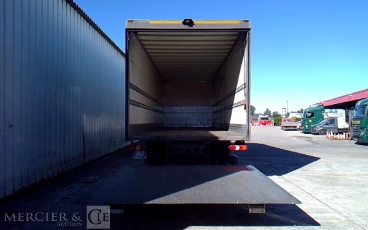 MERCEDES ACTROS 1833 PORTEUR CAISSE HAYON – 4X2 – PTAC 19T  FZ-214-AF