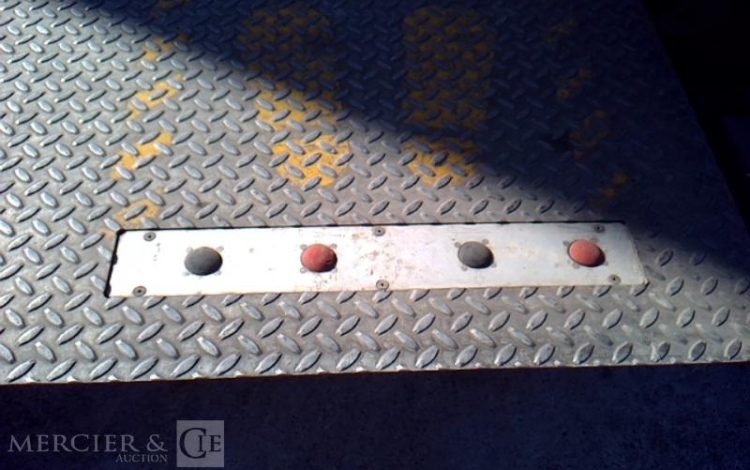 MERCEDES ATEGO 1524 PORTEUR CAISSE HAYON – 4X2 – PTAC 14T8 –  GA-036-RM