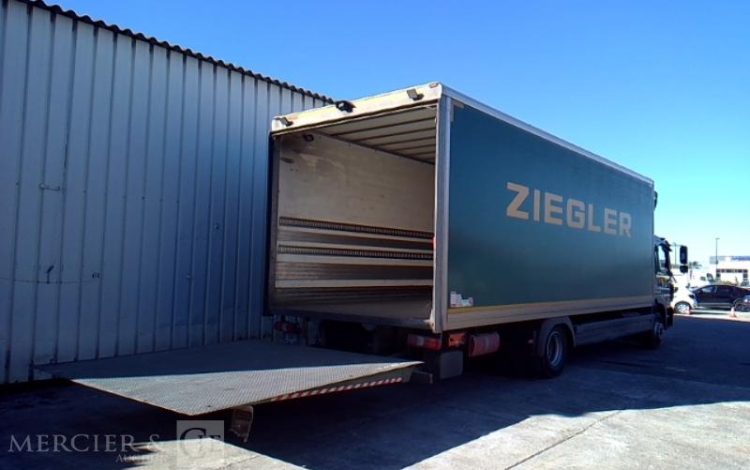MERCEDES ATEGO 1524 PORTEUR CAISSE HAYON – 4X2 – PTAC 14T8 –  GA-036-RM