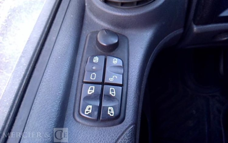MERCEDES ATEGO 1524 PORTEUR CAISSE HAYON – 4X2 – PTAC 14T8 –  GA-036-RM