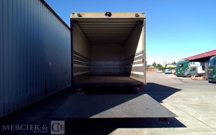 MERCEDES ATEGO 1524 PORTEUR CAISSE HAYON – 4X2 – PTAC 14T8 –  GA-036-RM