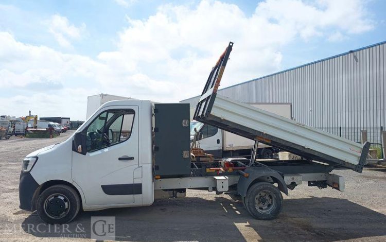 RENAULT MASTER 2,3 DCI 16V 163CV BENNE AVEC COFFRE ACIER DIESEL – ANNEE 2021 BLANC GA-869-JR