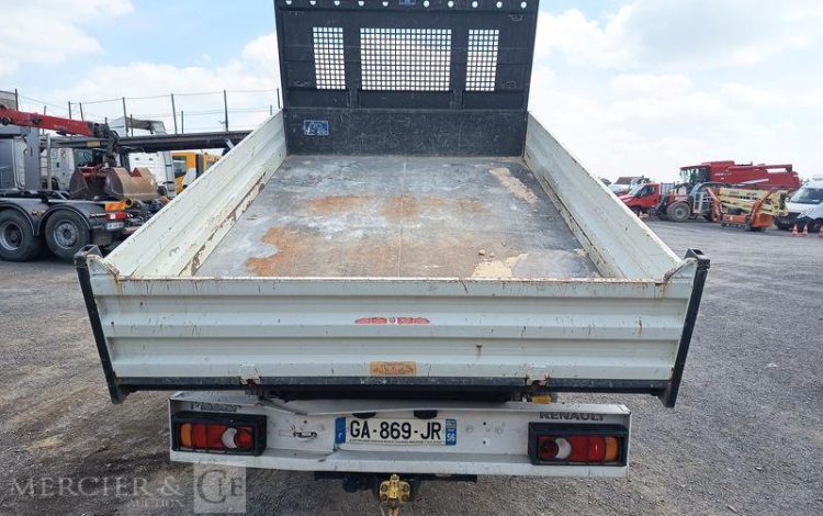 RENAULT MASTER 2,3 DCI 16V 163CV BENNE AVEC COFFRE ACIER DIESEL – ANNEE 2021 BLANC GA-869-JR