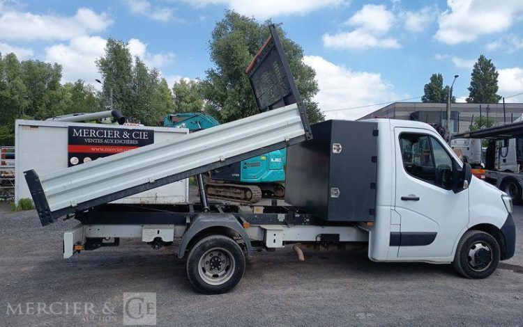 RENAULT MASTER 2,3 DCI 16V 163CV BENNE AVEC COFFRE ACIER DIESEL – ANNEE 2021 BLANC GA-869-JR