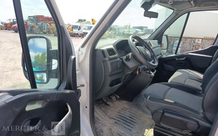 RENAULT MASTER 2,3 DCI 16V 163CV BENNE AVEC COFFRE ACIER DIESEL – ANNEE 2021 BLANC GA-869-JR