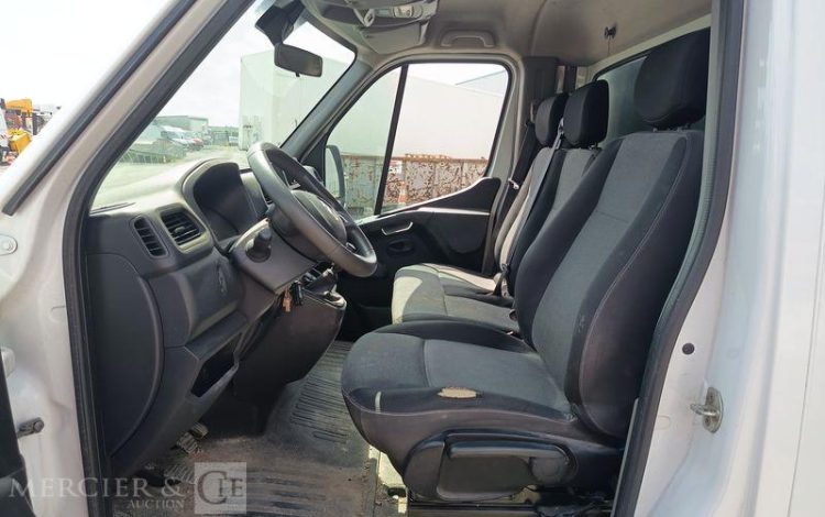 RENAULT MASTER 2,3 DCI 16V 163CV BENNE AVEC COFFRE ACIER DIESEL – ANNEE 2021 BLANC GA-869-JR