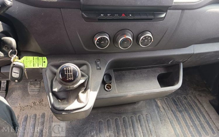 RENAULT MASTER 2,3 DCI 16V 163CV BENNE AVEC COFFRE ACIER DIESEL – ANNEE 2021 BLANC GA-869-JR