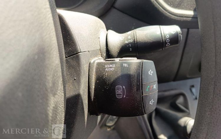 RENAULT MASTER 2,3 DCI 16V 163CV BENNE AVEC COFFRE ACIER DIESEL – ANNEE 2021 BLANC GA-869-JR