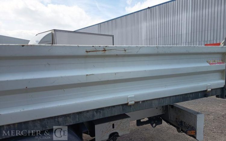 RENAULT MASTER 2,3 DCI 16V 163CV BENNE AVEC COFFRE ACIER DIESEL – ANNEE 2021 BLANC GA-869-JR