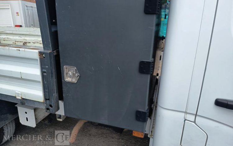 RENAULT MASTER 2,3 DCI 16V 163CV BENNE AVEC COFFRE ACIER DIESEL – ANNEE 2021 BLANC GA-869-JR