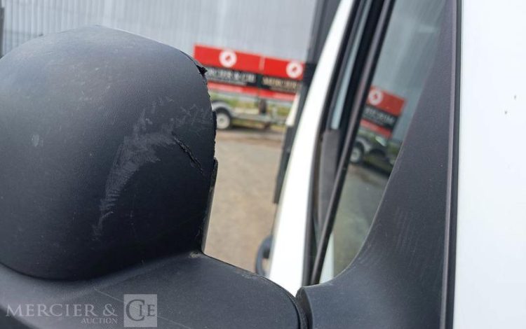 RENAULT MASTER 2,3 DCI 16V 163CV BENNE AVEC COFFRE ACIER DIESEL – ANNEE 2021 BLANC GA-869-JR