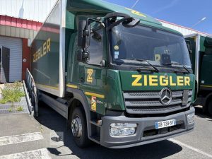 MERCEDES ATEGO 1524 CAISSE HAYON BVA VERT GB-739-SY