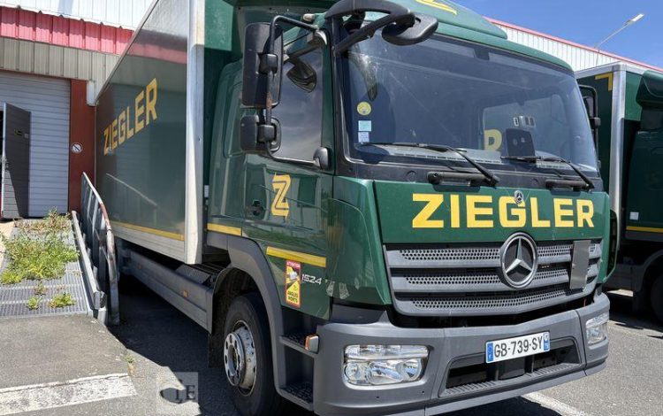 MERCEDES ATEGO 1524 CAISSE HAYON BVA VERT GB-739-SY