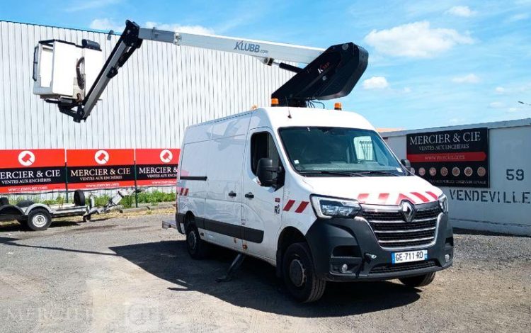 RENAULT MASTER 2.3 DCI 150 CH AVEC NACELLE KLUBB K38P – 12 M – DIESEL – ANNEE 2022 BLANC GE-711-RD