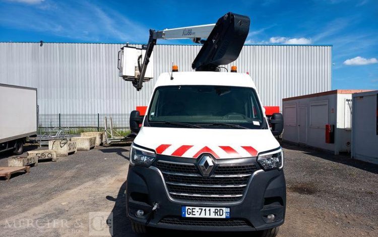 RENAULT MASTER 2.3 DCI 150 CH AVEC NACELLE KLUBB K38P – 12 M – DIESEL – ANNEE 2022 BLANC GE-711-RD