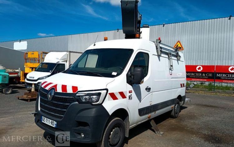 RENAULT MASTER 2.3 DCI 150 CH AVEC NACELLE KLUBB K38P – 12 M – DIESEL – ANNEE 2022 BLANC GE-711-RD