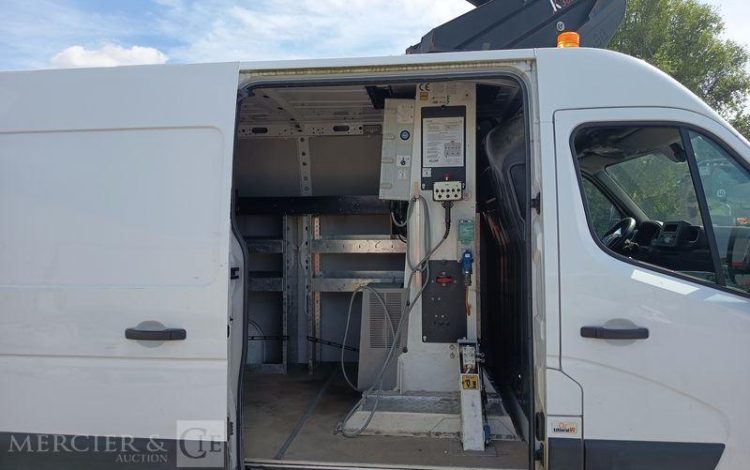 RENAULT MASTER 2.3 DCI 150 CH AVEC NACELLE KLUBB K38P – 12 M – DIESEL – ANNEE 2022 BLANC GE-711-RD