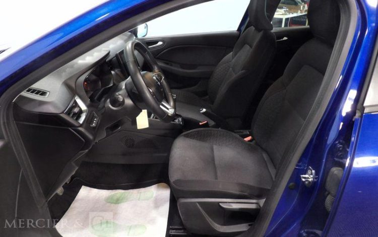 RENAULT CLIO BLEU GH-638-NN