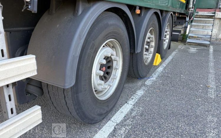 LECITRAILER SREM FOURGON 3 ESSIEUX VERT GM-108-YW