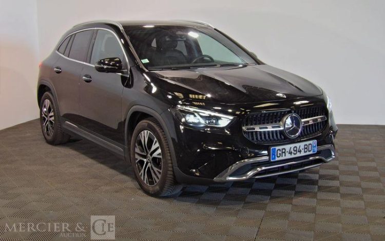 MERCEDES GLA 220 D  4  MATIC NOIR GR-494-BD