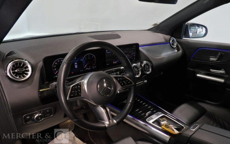 MERCEDES GLA 220 D  4  MATIC NOIR GR-494-BD
