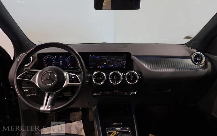 MERCEDES GLA 220 D  4  MATIC NOIR GR-494-BD