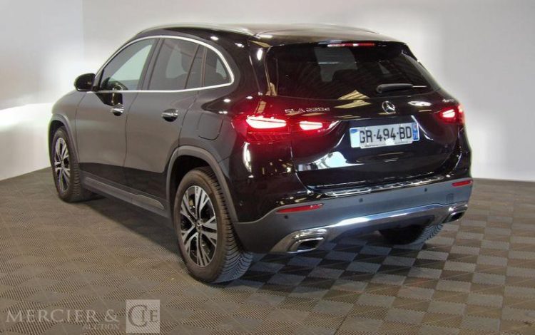 MERCEDES GLA 220 D  4  MATIC NOIR GR-494-BD