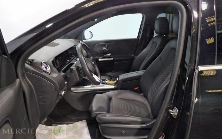 MERCEDES GLA 220 D  4  MATIC NOIR GR-494-BD