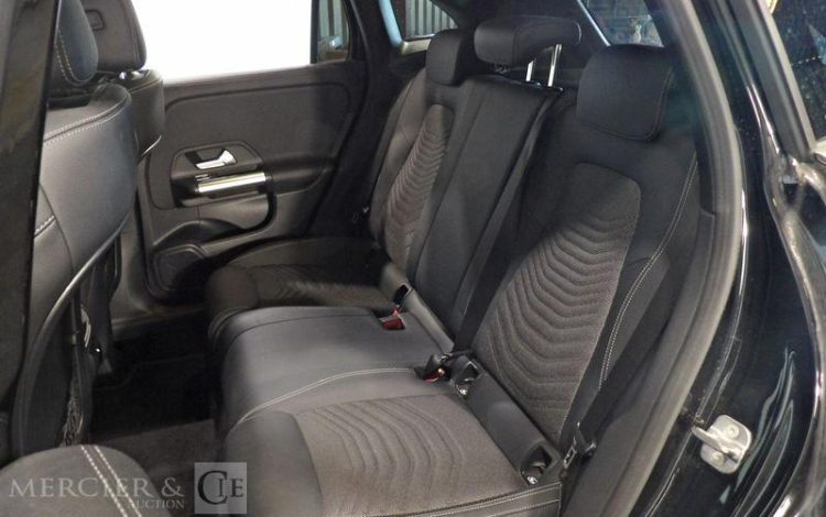 MERCEDES GLA 220 D  4  MATIC NOIR GR-494-BD