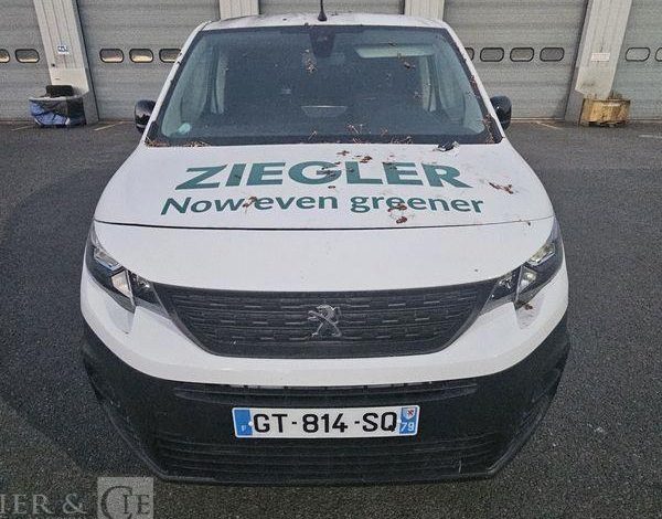 PEUGEOT E-PARTNER ELECTRIC 135 50KWH 800KG L1 M BVA BLANC/VERT GT-814-SQ