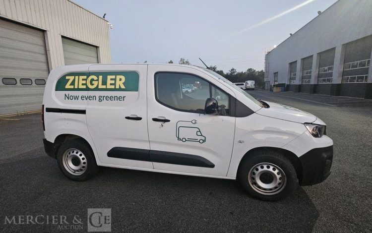 PEUGEOT E-PARTNER ELECTRIC 135 50KWH 800KG L1 M BVA BLANC/VERT GT-814-SQ