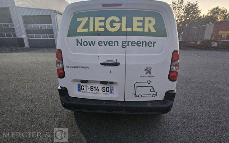 PEUGEOT E-PARTNER ELECTRIC 135 50KWH 800KG L1 M BVA BLANC/VERT GT-814-SQ