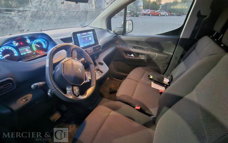 PEUGEOT E-PARTNER ELECTRIC 135 50KWH 800KG L1 M BVA BLANC/VERT GT-814-SQ