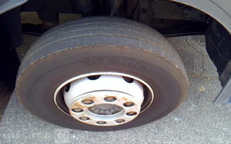 MERCEDES ATEGO 1324 PORTEUR HAYON  – 4X2 – PTAC 13T5  GZ-458-LJ