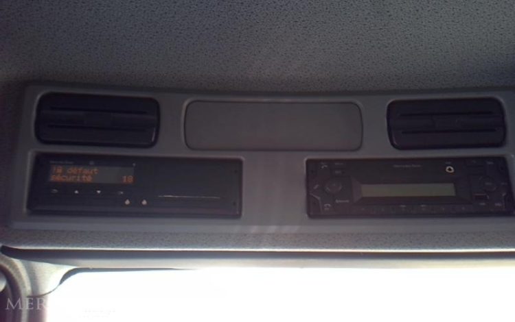 MERCEDES ATEGO 1324 PORTEUR HAYON  – 4X2 – PTAC 13T5  GZ-458-LJ