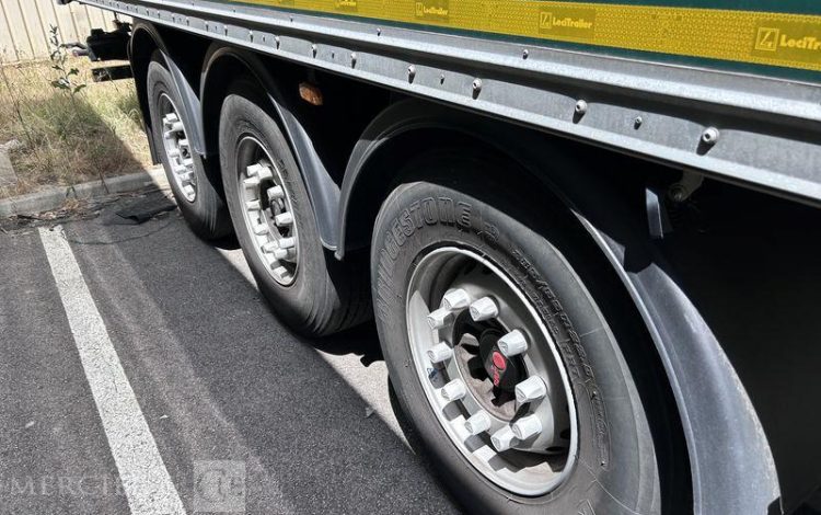 LECITRAILER SREM FOURGON 3 ESSIEUX 27T VERT HA-880-LJ