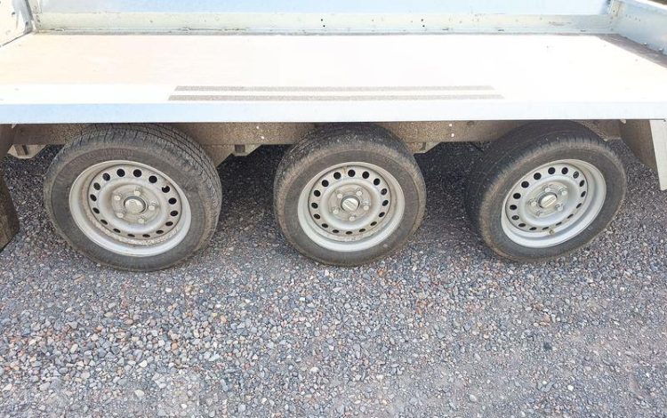 TEMARED REMORQUE PORTE ENGIN BUILDER 3 – 3 ESSIEUX – PTAC : 3,5 TONNES –  HC-640-PL