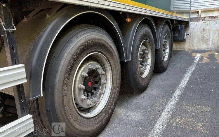 FRUEHAUF SREM FOURGON 3 ESSIEUX VERT HD-438-ZW