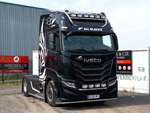 IVECO TRACTEUR ROUTIER S-WAY 580 – PTRA : 44 TONNES – DIESEL – 135534 KMS – ANNEE 2025 NOIR HD-693-MP