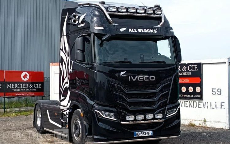 IVECO TRACTEUR ROUTIER S-WAY 580 – PTRA : 44 TONNES – DIESEL – 135534 KMS – ANNEE 2025 NOIR HD-693-MP